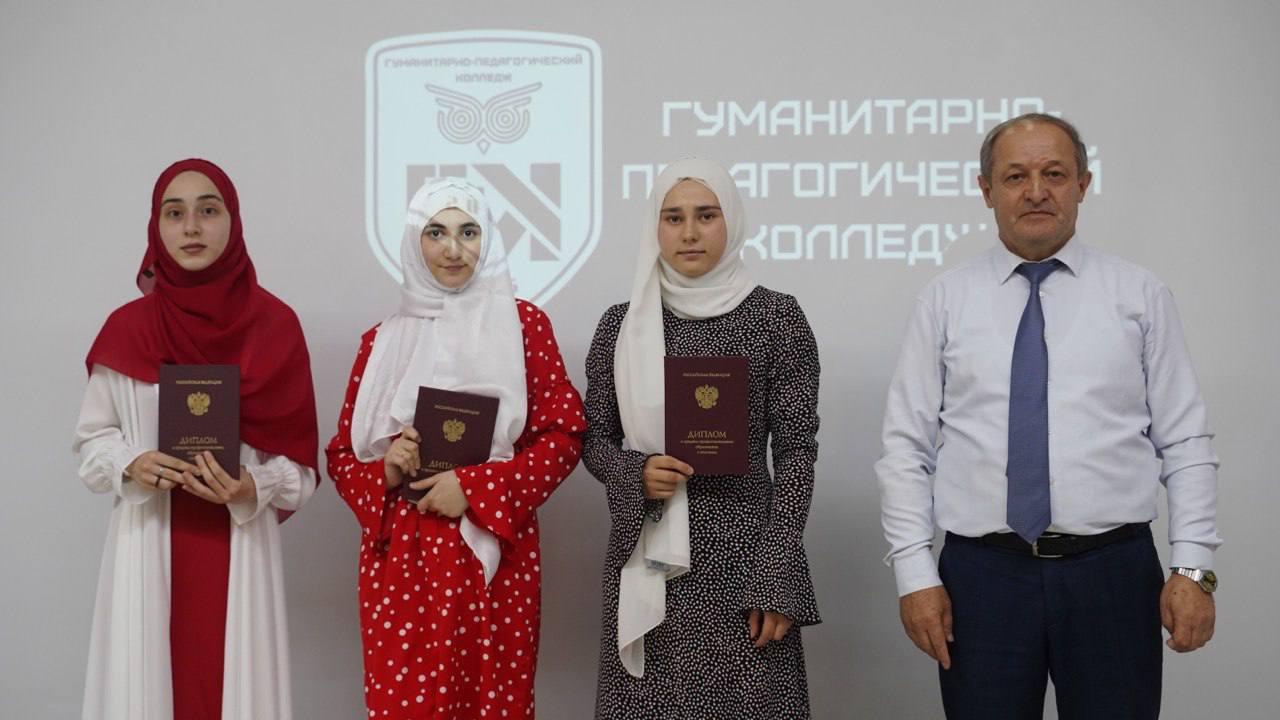 Лучшие выпускники колледжа получили заветные «красные корочки» из рук директора  ГПК Алаутдина Аскерова